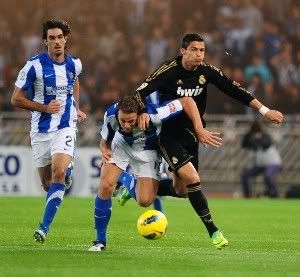 cristiano-ronaldo-luchando-balon-real-sociedad-vs-real-madrid-rf_535145.jpg