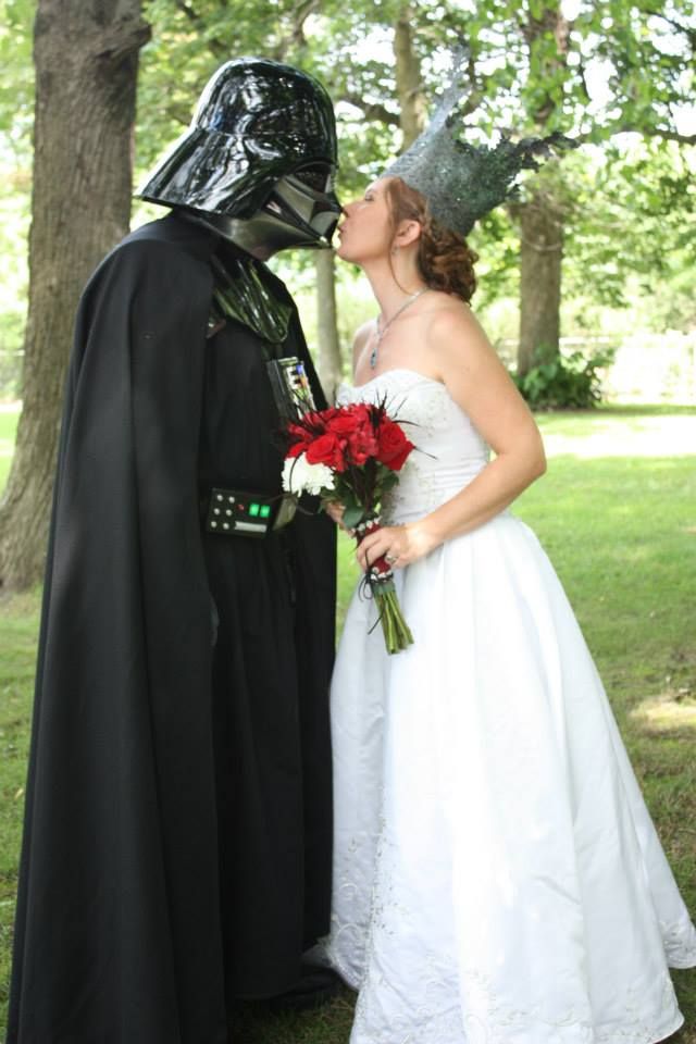 KissingVader_zpsad6a8f69.jpg