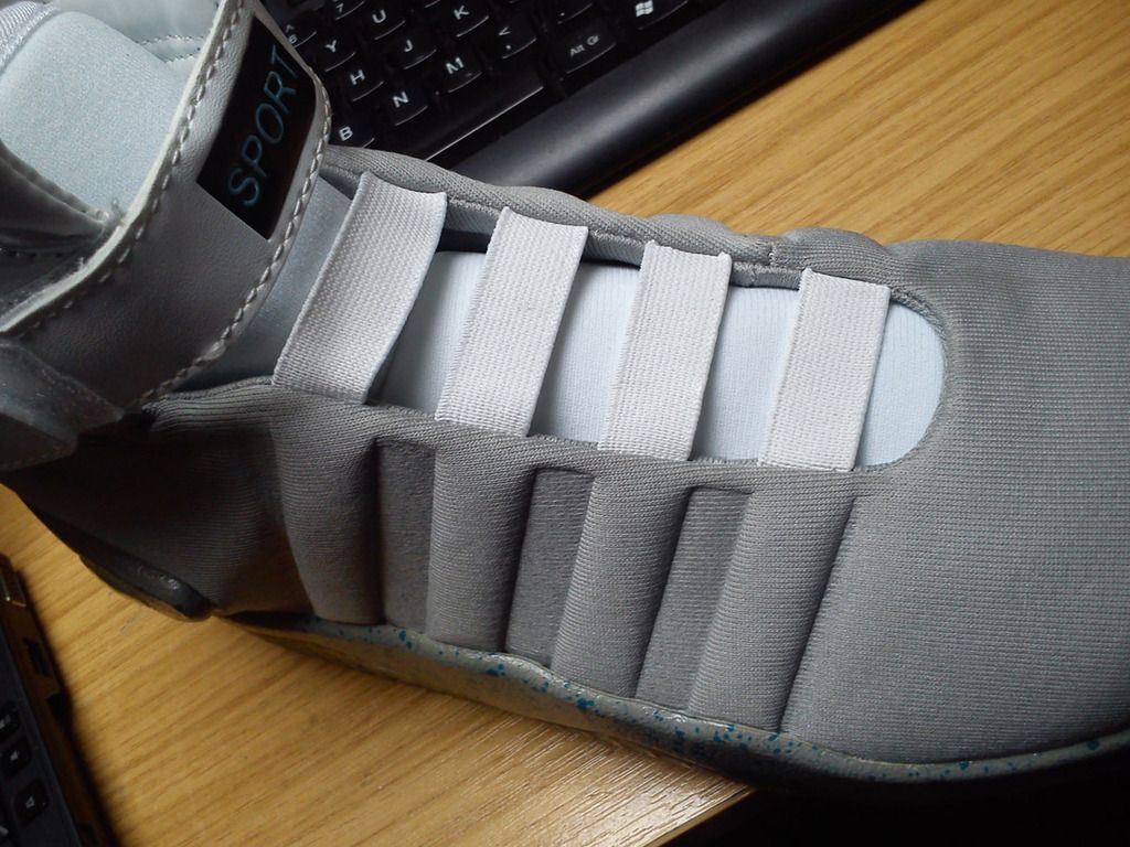 sportsshoecloseup_zpsqn0gedcn.jpg