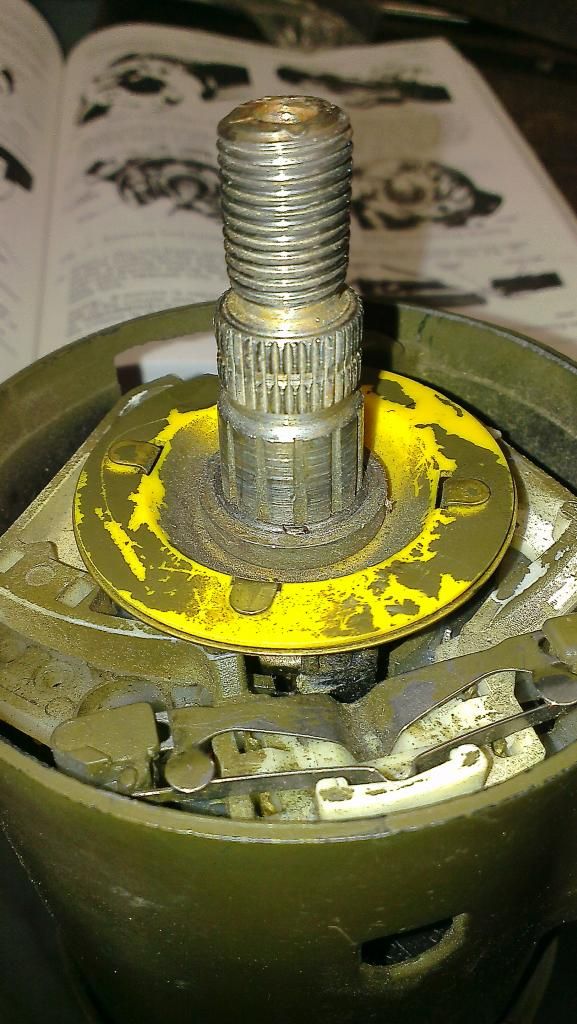 Steering wheel snap ring removal